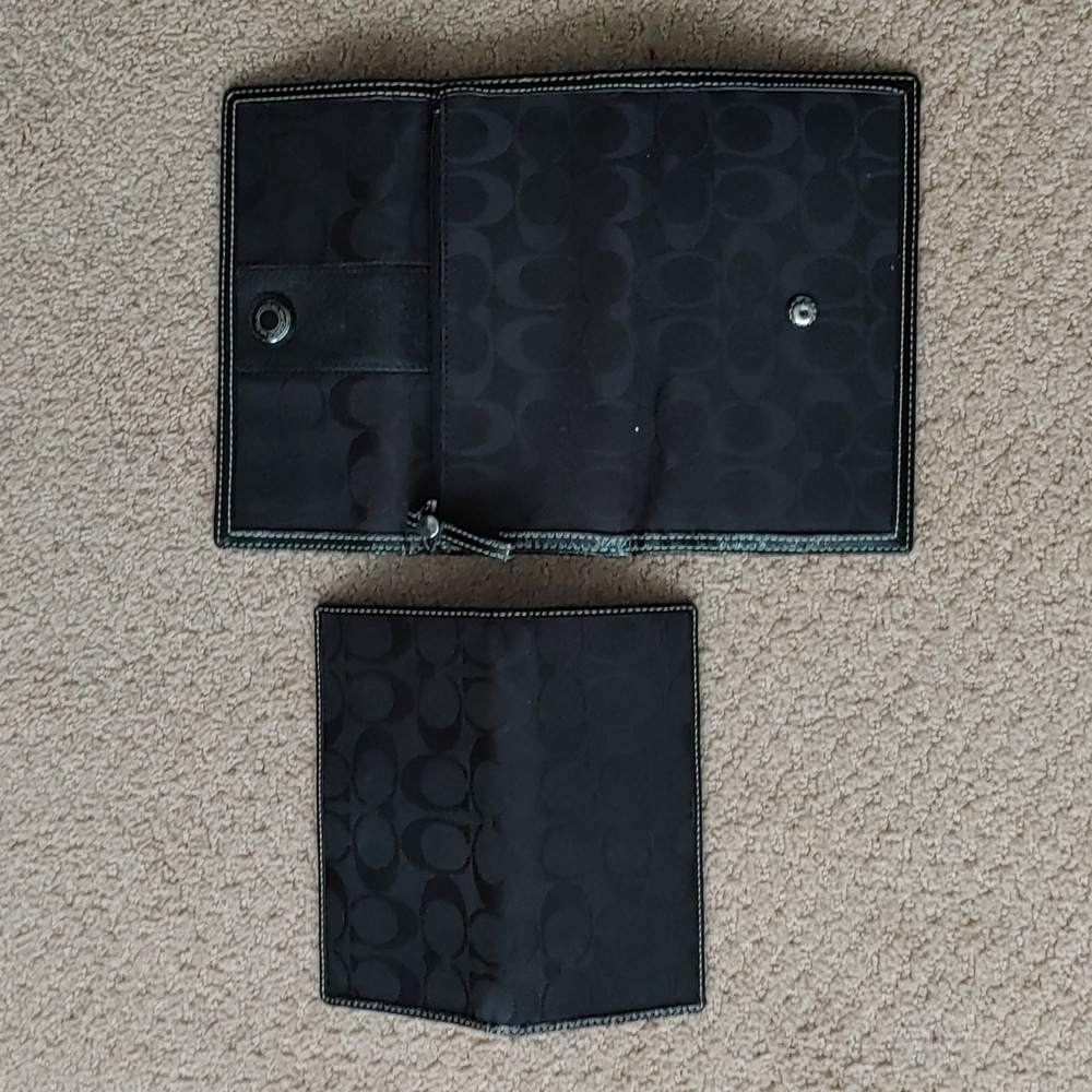 COACH TRI-FOLD WALLET with CHECKBOOK HOLDER in BLACK SIGNATURE JACQUARD